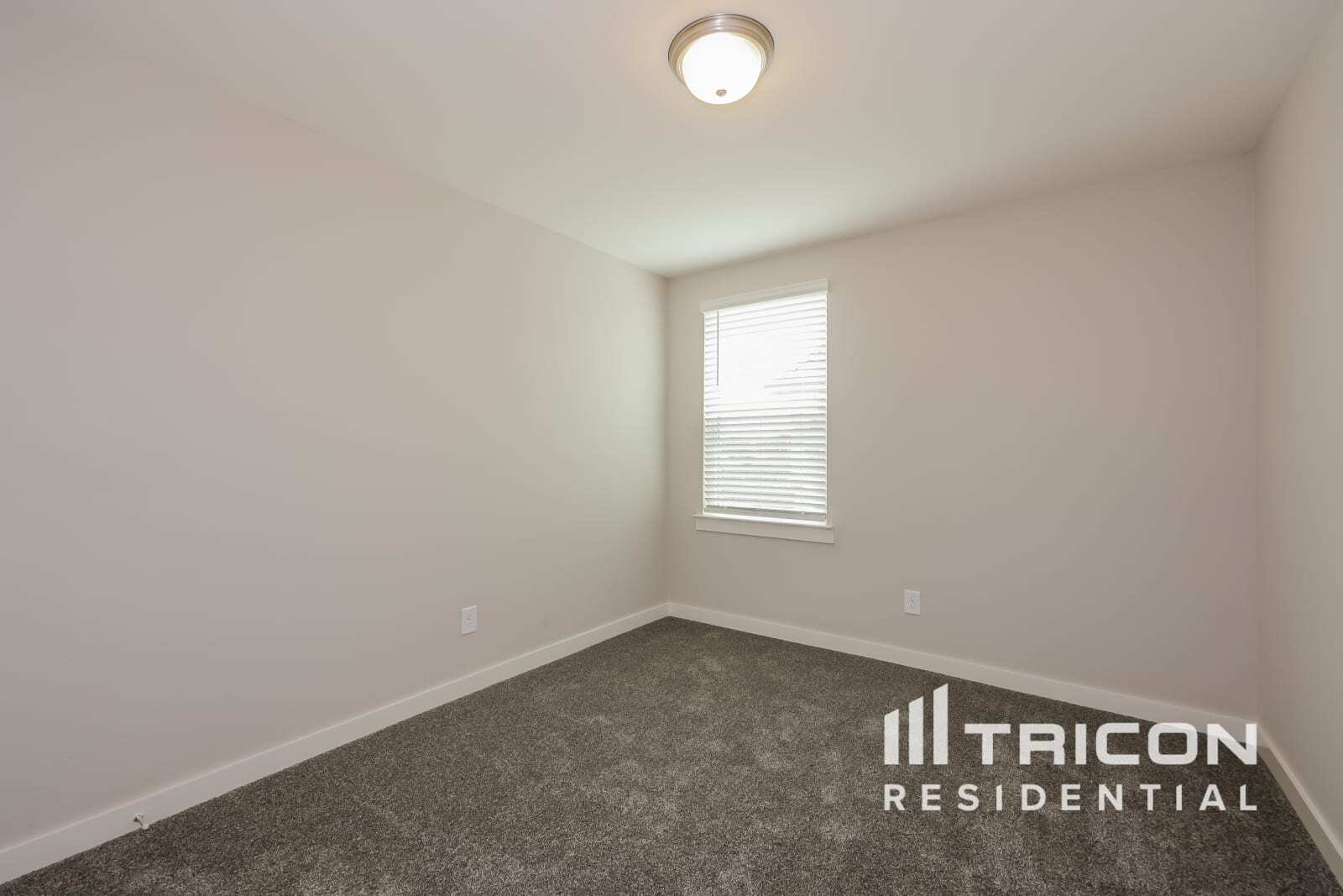 Building Photo - 302 Northall Ct