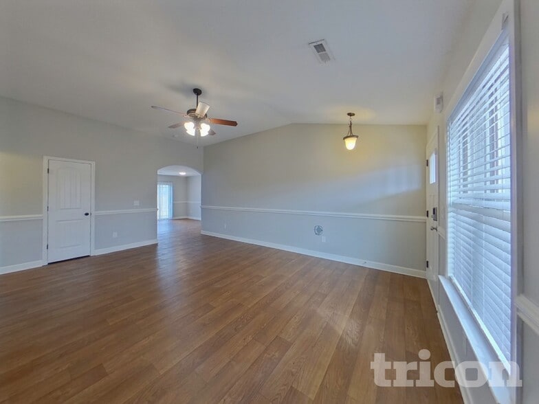 Building Photo - 613 Slippery Moss Dr