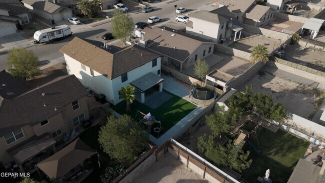 Building Photo - 13260 Emerald Creek Dr