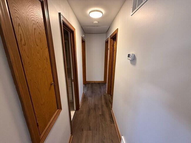 Building Photo - 3BR/2BA w/ Finished Basement + Fenced Yard in Raytown