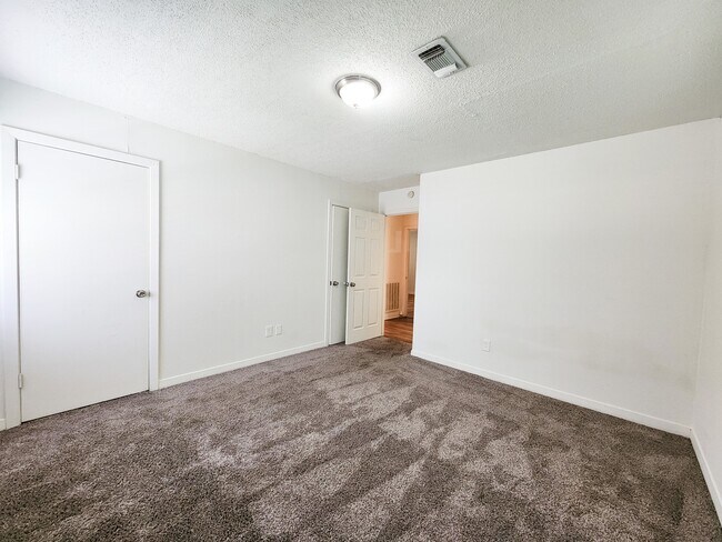 Building Photo - 1307 Dwinnell St