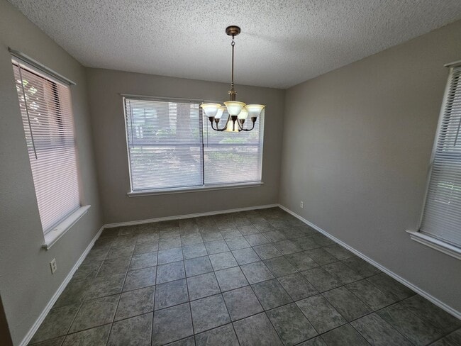 Building Photo - Hidden Creek Townhouse