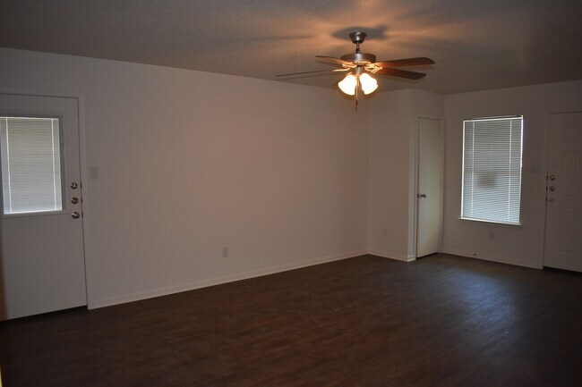 Building Photo - 201 Coby Dr