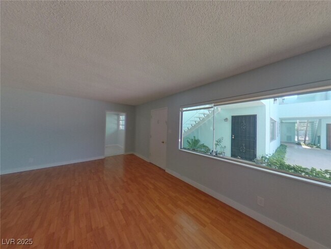 Building Photo - 1700 Rexford Dr