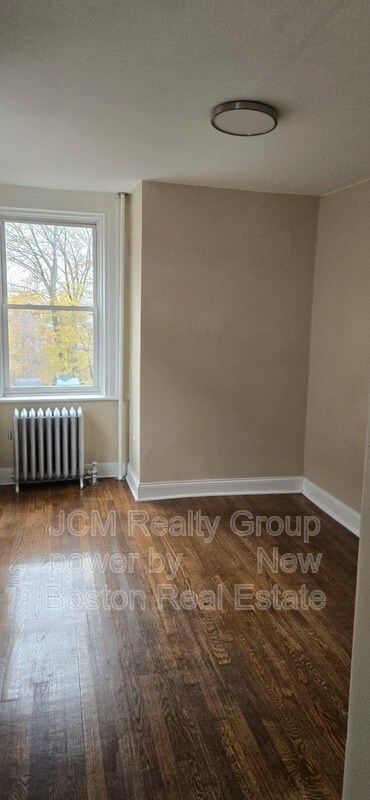 Building Photo - 86 Main St