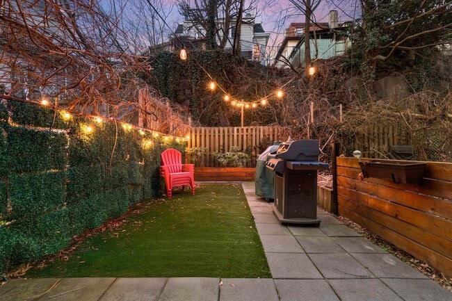 Building Photo - 447 Pavonia Ave