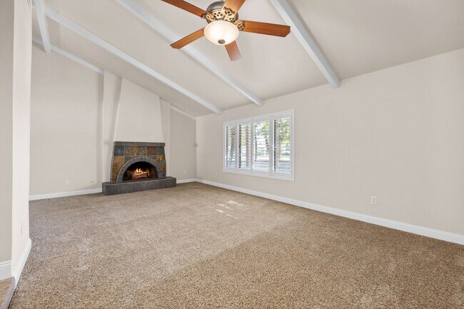 Building Photo - 605 N El Rio Dr