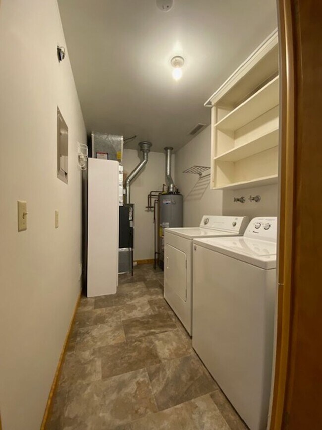 Building Photo - 1151