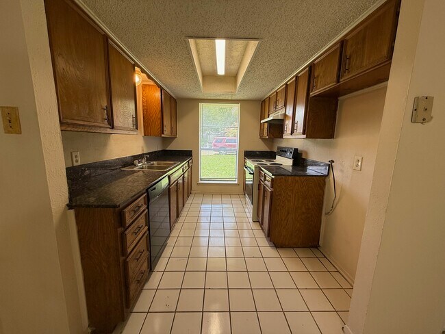 Building Photo - 508 Dogwood Trail