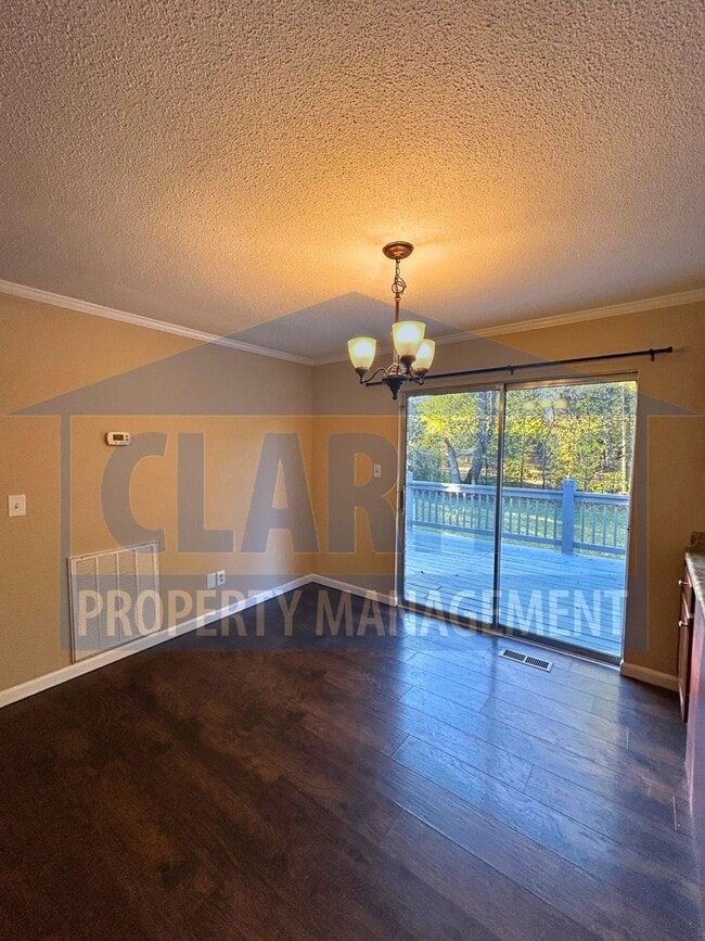 Building Photo - Ranch-style 3-bedroom home!