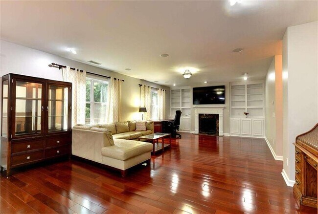Building Photo - 3420 Gables Ct