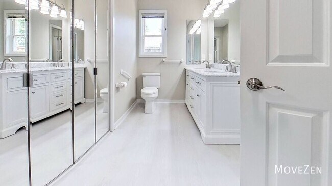 Building Photo - 7112 Key Pointe Dr