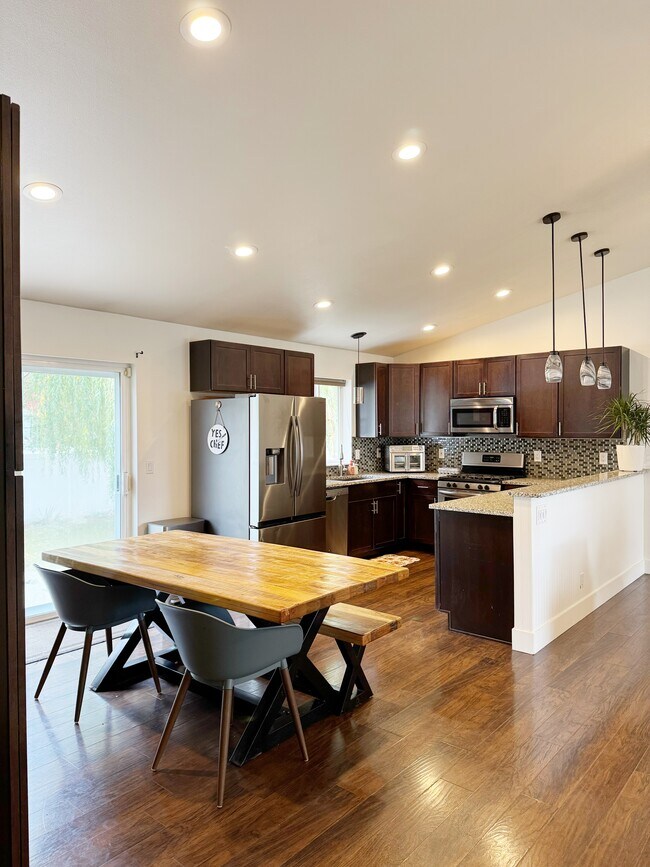 Building Photo - 1923 W Hampson Ave