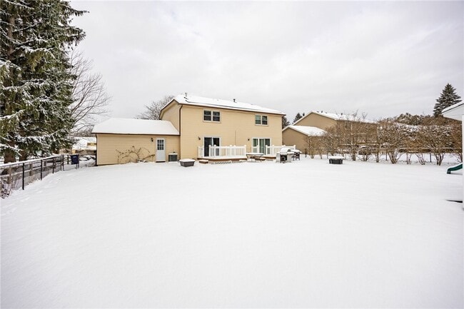 Building Photo - 16 Sanders Farm Dr