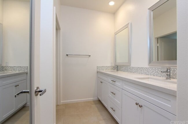 Building Photo - 14903 W Navarre Way