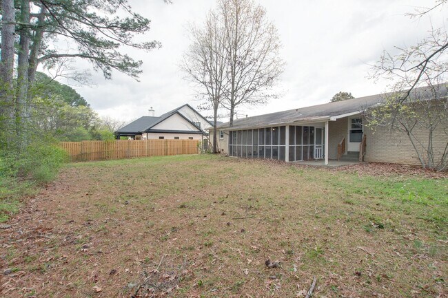 Building Photo - 2107 Edinburgh Drive