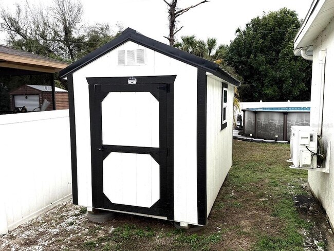 Building Photo - 2122 Winningway St