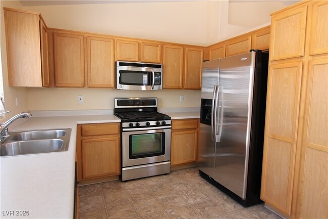 Building Photo - 5934 Gingham St