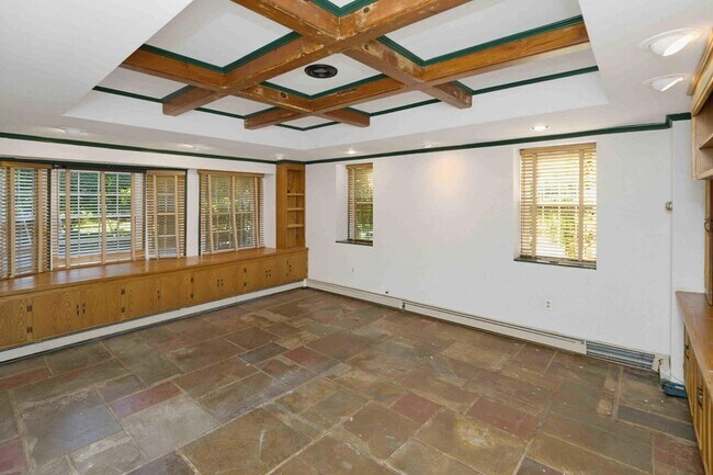 Building Photo - 1268 Rydal Rd