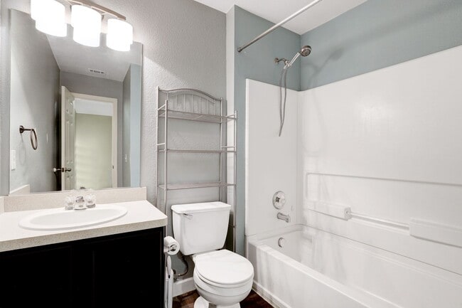 Building Photo - Stylish Two-Story Townhome with Greenbelt ...