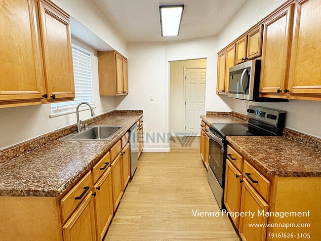 Building Photo - 1133 Amberwood Rd