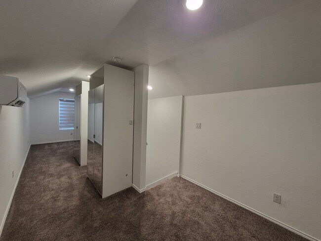 Building Photo - 6930 Elm Cv