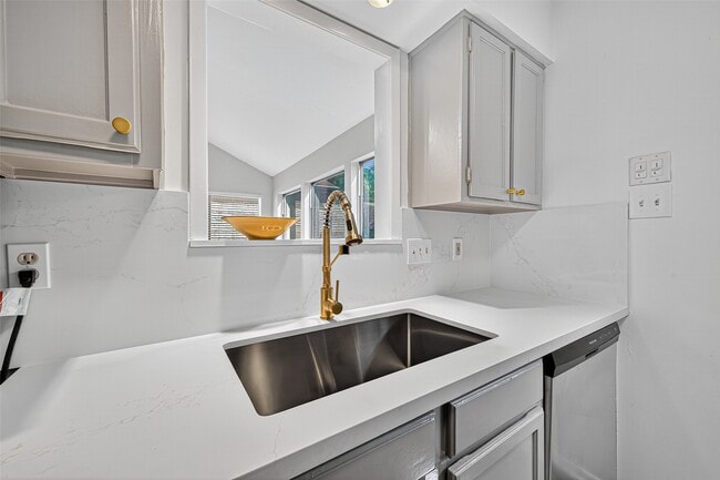 Building Photo - 1917 Trixie Ln