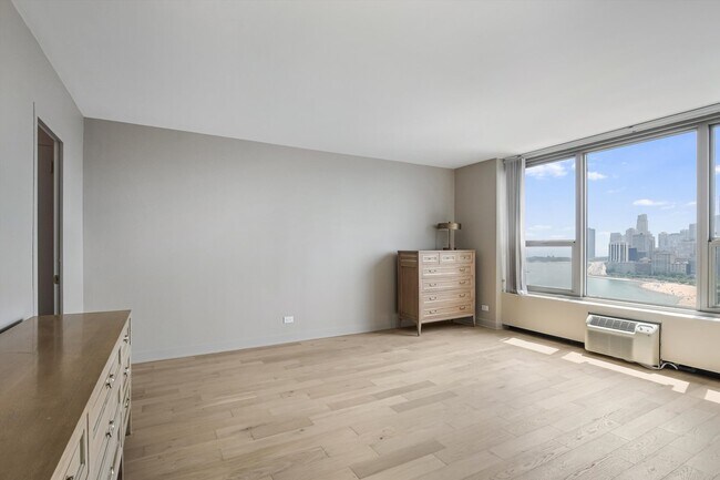 Building Photo - 1550 N Lake Shore Dr