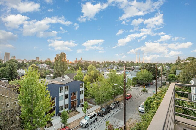 Building Photo - 206 22nd Ave