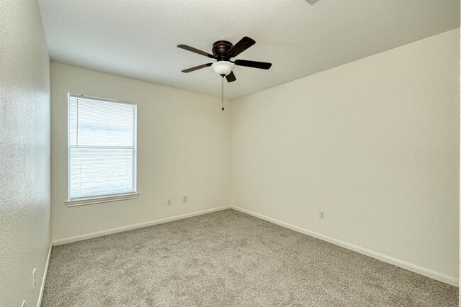 Building Photo - 1020 Downridge Dr