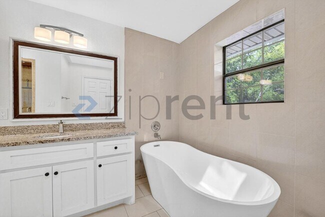 Building Photo - 3901 High Rd