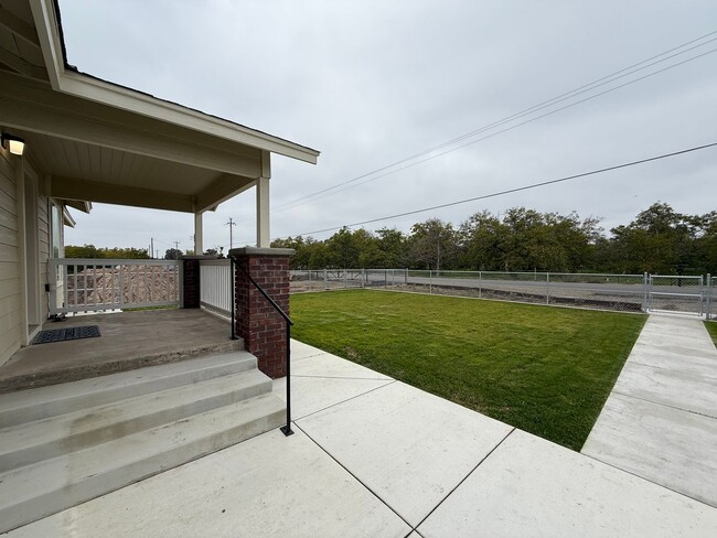 Building Photo - Newly remodeled country home!
