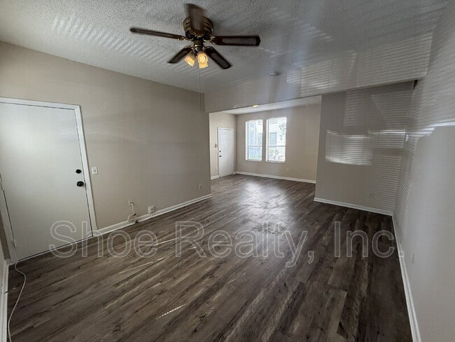 Building Photo - 2545 Oak St