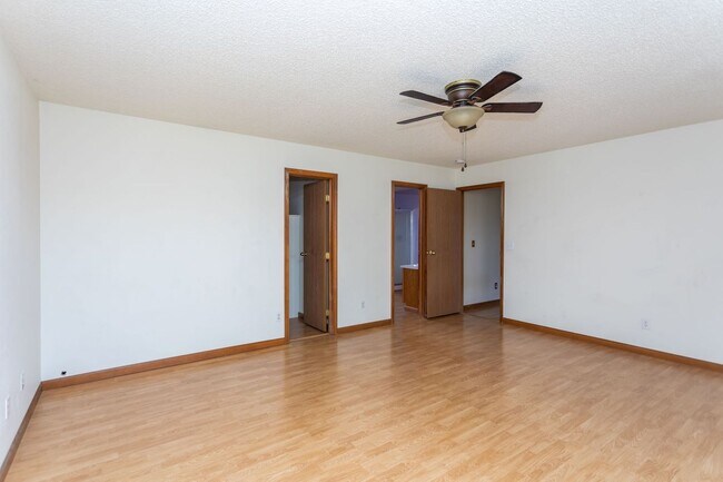 Building Photo - 1130 Pond Side Dr