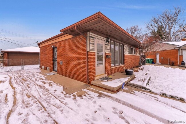 Building Photo - 32658 Kathryn St