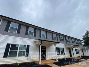 Building Photo - 412 Vance Ave