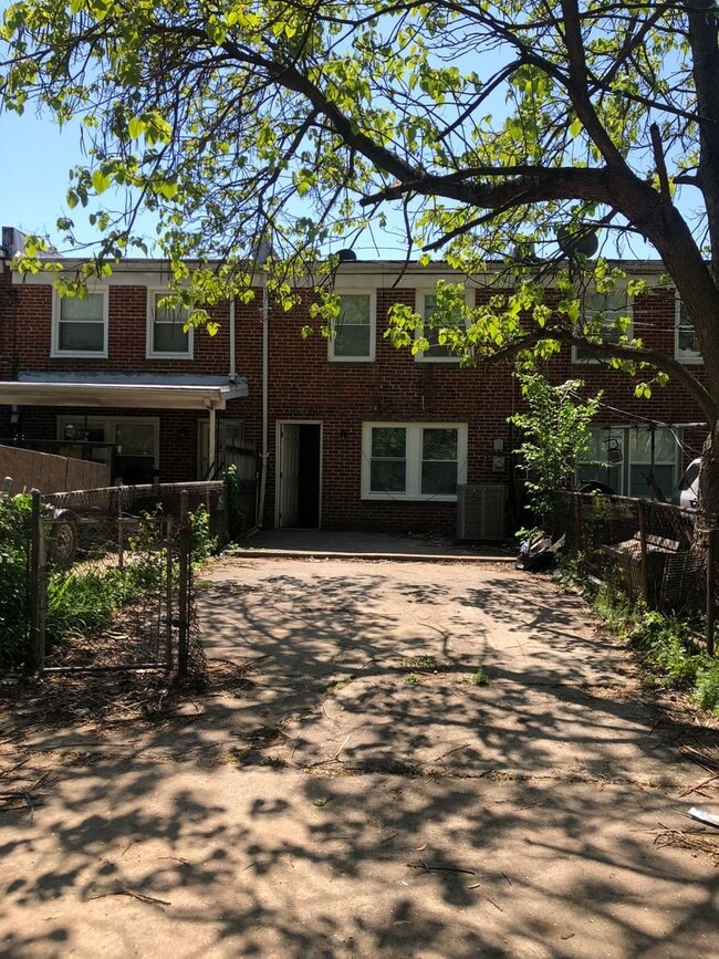 Building Photo - 3 Bedroom 1bath Southwest Baltimore