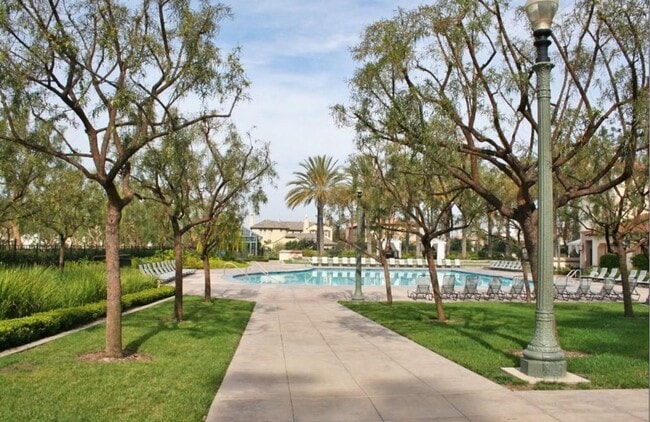 Building Photo - 308 Terra Bella