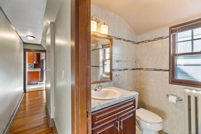 Building Photo - 117 Whitney St