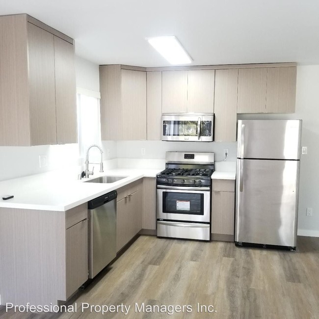 Building Photo - 544 N Hayworth Ave