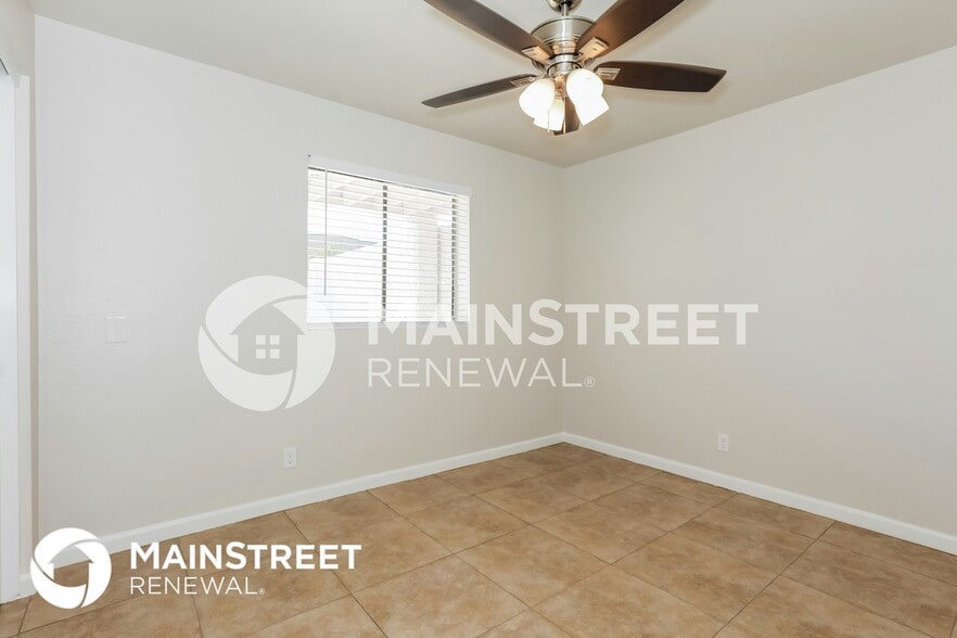 Building Photo - 921 S Val Vista Dr