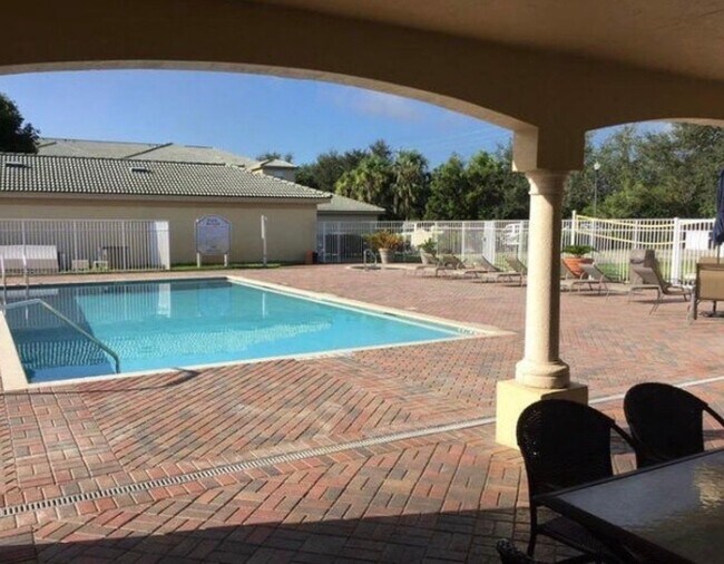 Building Photo - 2100 Greenview Shores Blvd