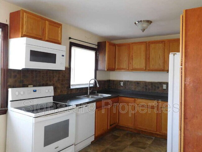 Building Photo - 13420 Crest Cir
