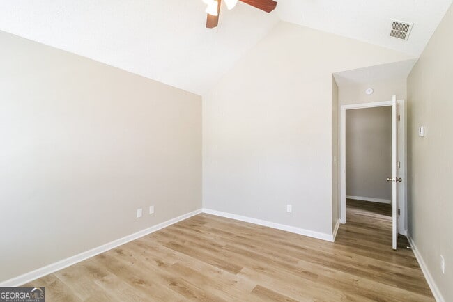 Building Photo - 10 Chandler Cir