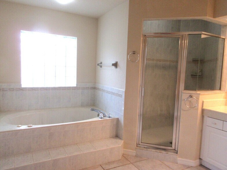 Building Photo - 1804 Abbeyridge Dr