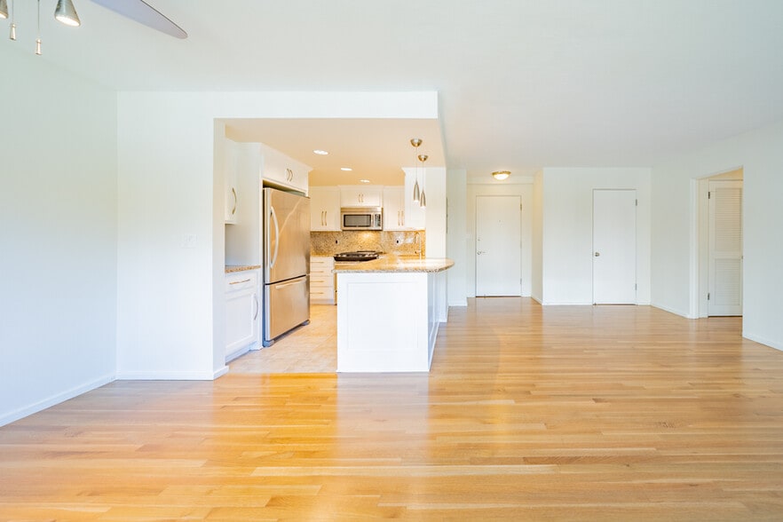 Primary Photo - The Sunset Apartments