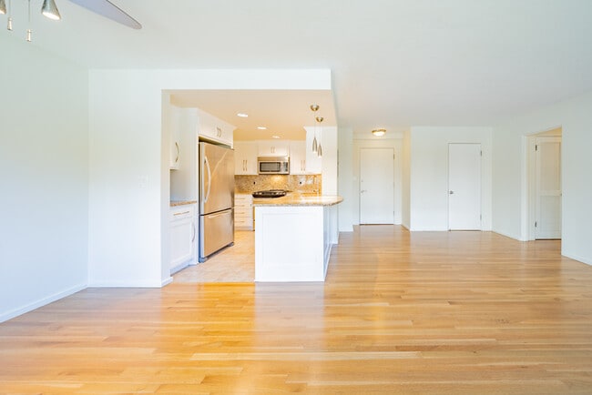 Building Photo - The Sunset Apartments