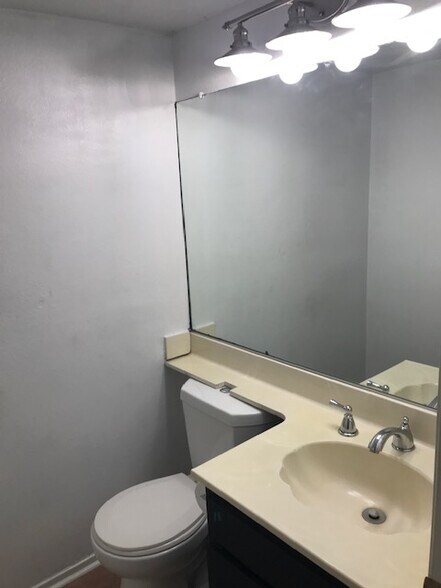 Building Photo - 486 Serento Cir