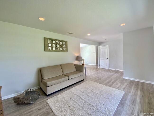 Building Photo - 8110 Pleasant Forest Dr
