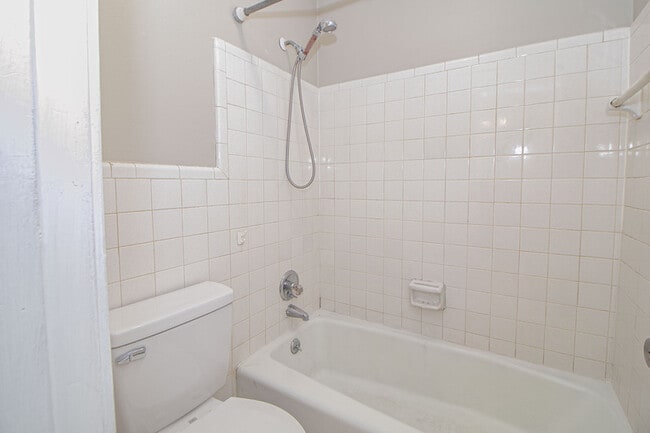 Building Photo - 807 Golf View Pl